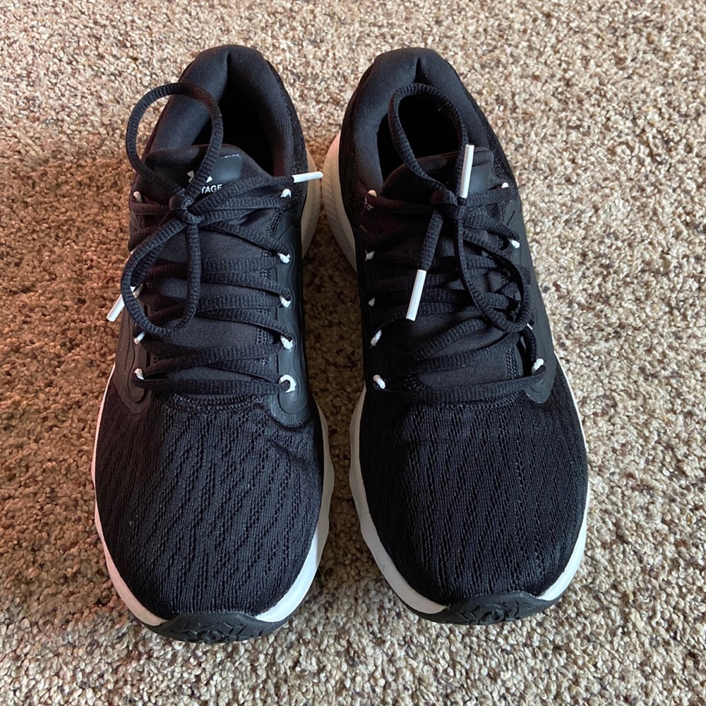 Under Armor tennis shoes